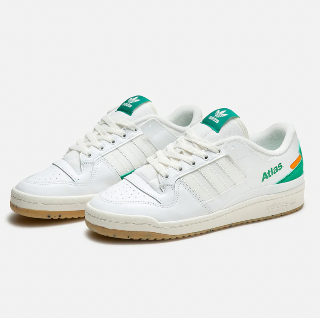 A pair of ADIDAS X ATLAS FORUM 84 LOW ADV WHITE / COURT GREEN sneakers.