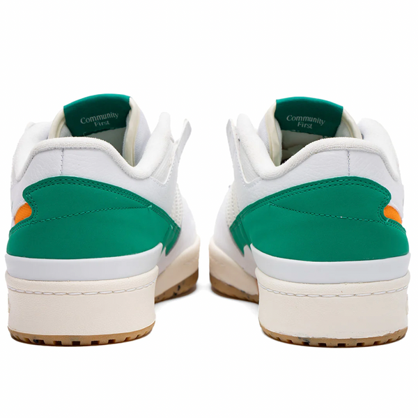 A pair of ADIDAS X ATLAS FORUM 84 LOW ADV WHITE / COURT GREEN sneakers.