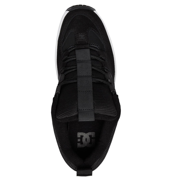 A black and white DC LYNX OG BLACK/WHITE skate shoe with white laces.