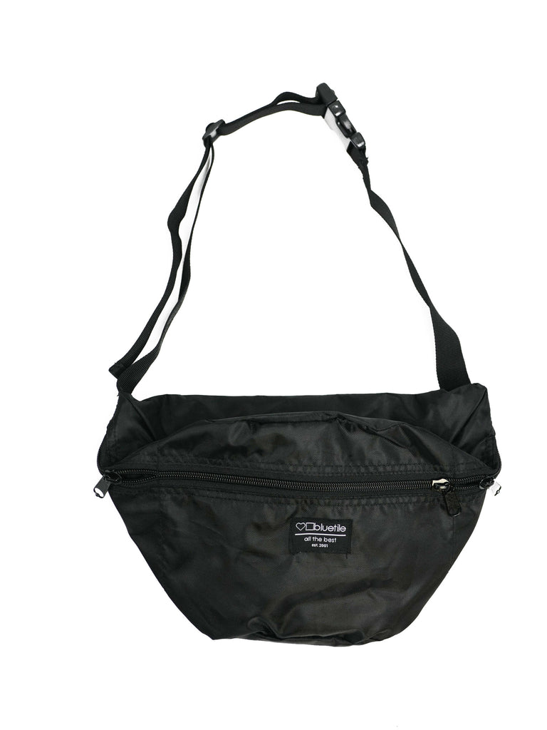 A Bluetile Skateboards BLUETILE SURPLUS HIP PACK BLACK with compartments and a zipper.