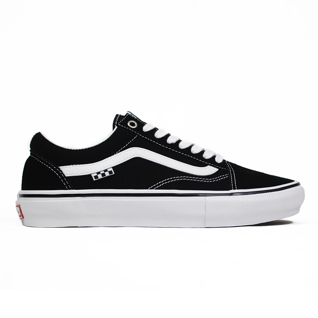 A pair of VANS SKATE OLD SKOOL BLACK / WHITE shoes on a white background.