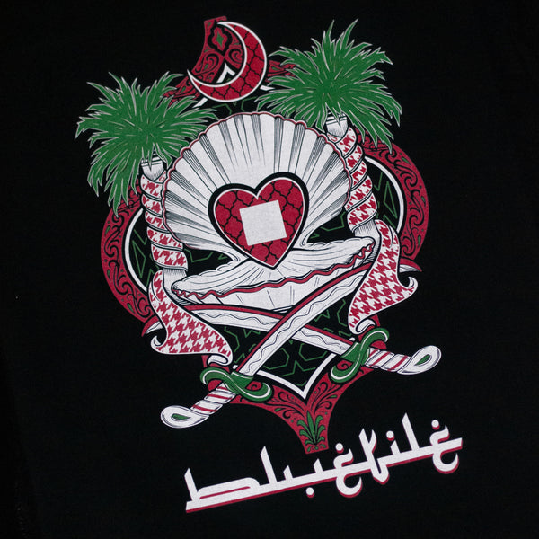 A BLUETILE PEARL HEART T-SHIRT BLACK with a heart on it.