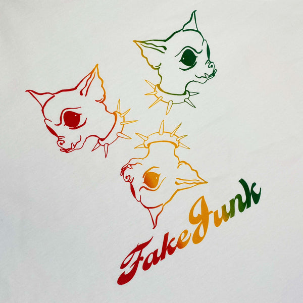 A FAKE JUNK CHI CHI T-SHIRT WHITE with three cats on it.