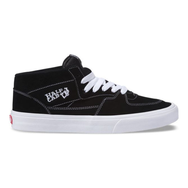 VANS HALF CAB CLASSIC BLACK shoes in black and white.