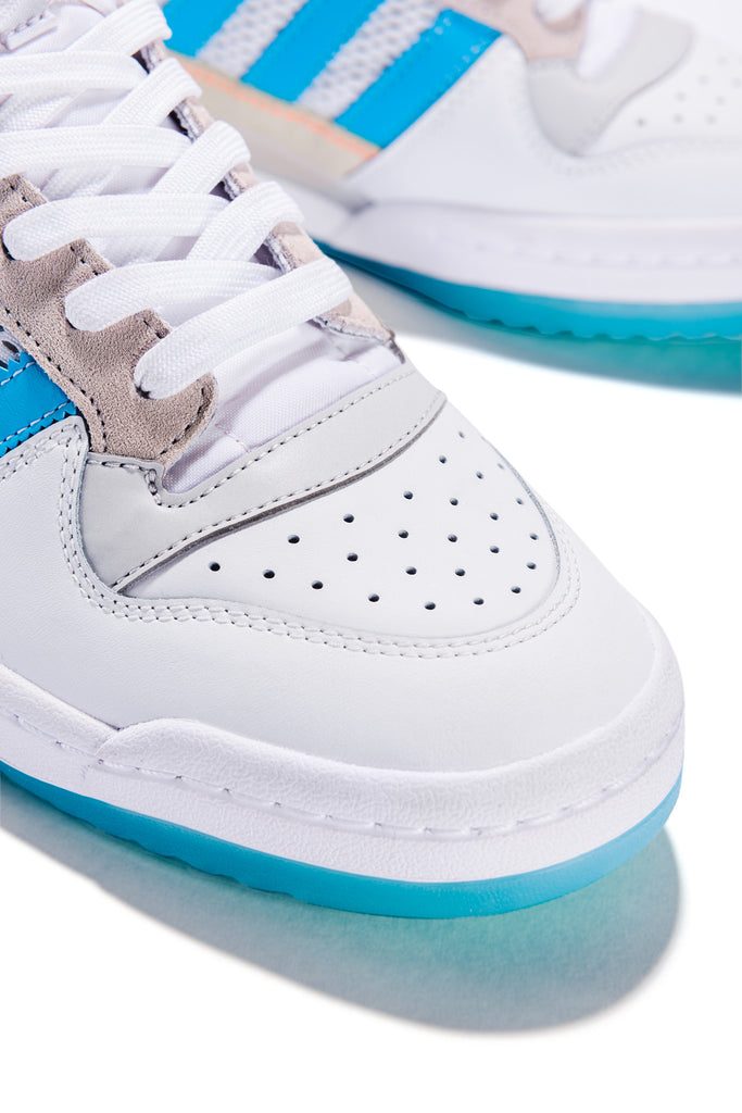 A pair of white ADIDAS DIEGO FORUM 84 MID ADV CHALK WHITE / CLOUD WHITE sneakers with blue accents.
