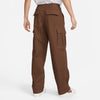 A man in a white shirt and brown NIKE SB KEARNY SKATE CARGO PANT CACAO pants from Nike.