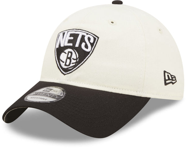 The NEW ERA BROOKLYN NETS NBA DRAFT CAP is a white and black cap by NEW ERA, featuring the iconic Brooklyn Nets logo on the front.