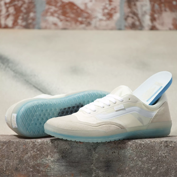 VANS AVE PRO MARSHMALLOW / WHITE featuring a classic white/blue color scheme.