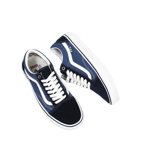 A pair of VANS SKATE OLD SKOOL NAVY / WHITE shoes on a white background.