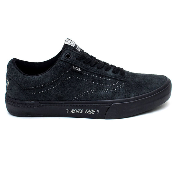The VANS x CULT BMX OLD SKOOL BLACK / GREY features a black suede upper, side stitching, “NEVER FADE” text on the sole, black laces, and classic BMX-inspired low-top style.