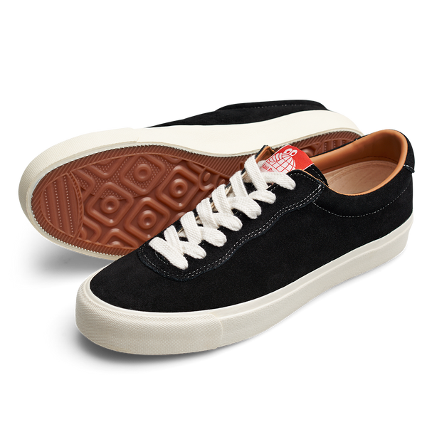 A LAST RESORT AB VM001 SUEDE BLACK/WHITE sneaker with a white sole, perfect for a last resort look.